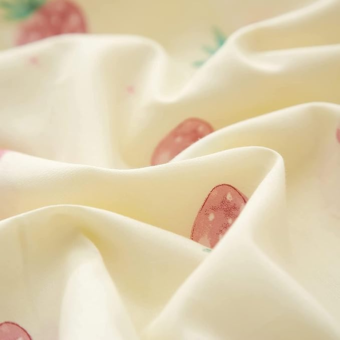 Cute Strawberry Comforter Set Full Size Girls Teens Kawaii Bedding Set Full Fruit Strawberry Comforter with 2 Pillowcases Fluffy Comfy All Seasons Bedding Full Size Comforter Set for Kids Boys Toddler