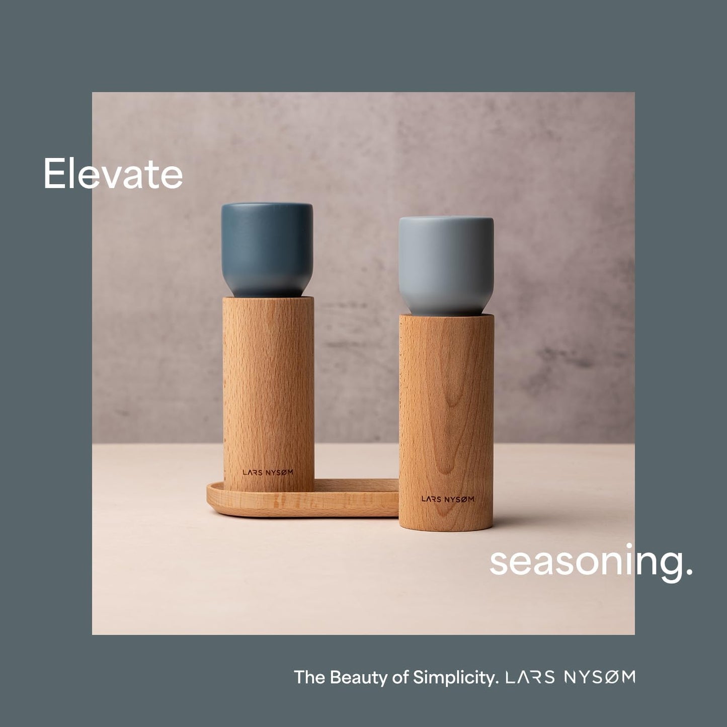 LARS NYSØM Wooden Salt and Pepper Grinder Set Manual with Tray - Salt and Pepper Mills with Adjustable Ceramic Grinder - Elegant Beechwood Pepper and Salt Mill Set for Dining Table (Blue)