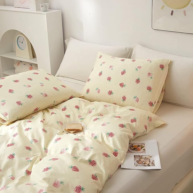 Cute Strawberry Comforter Set Full Size Girls Teens Kawaii Bedding Set Full Fruit Strawberry Comforter with 2 Pillowcases Fluffy Comfy All Seasons Bedding Full Size Comforter Set for Kids Boys Toddler