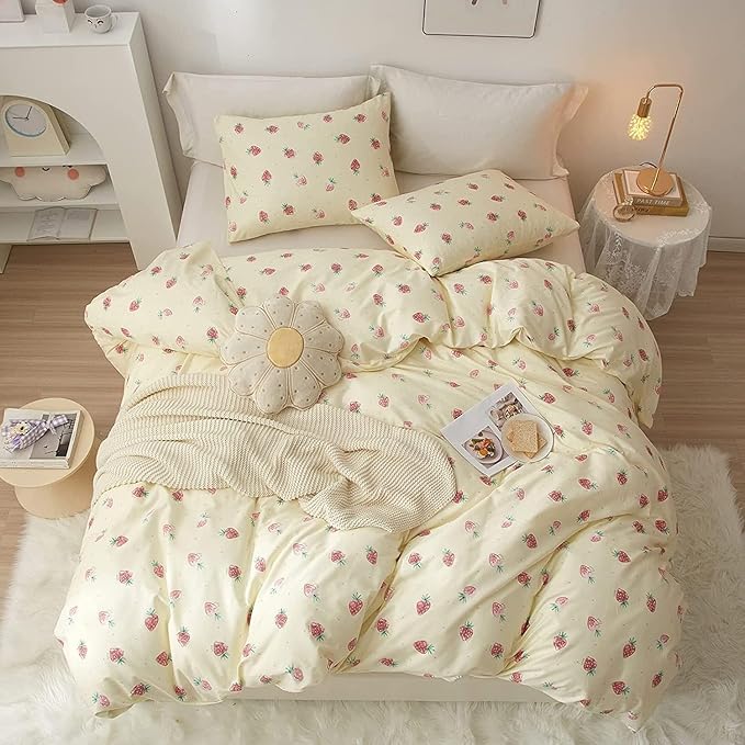 Cute Strawberry Comforter Set Full Size Girls Teens Kawaii Bedding Set Full Fruit Strawberry Comforter with 2 Pillowcases Fluffy Comfy All Seasons Bedding Full Size Comforter Set for Kids Boys Toddler