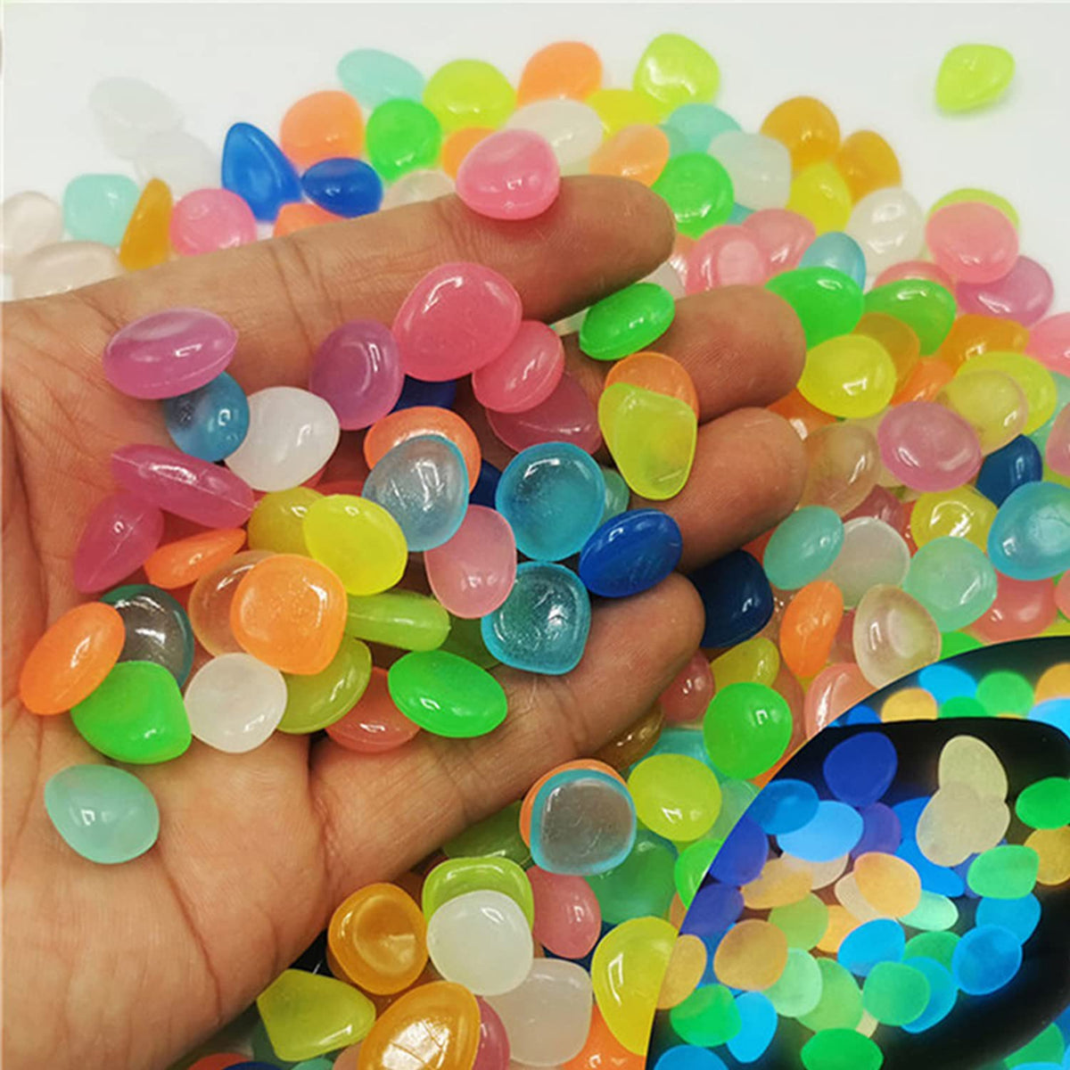 900pcs Glow in The Dark Rocks Outdoor Decorations Stones Small Luminous Pebbles Indoor/Outdoor Decor for Garden Fish Tank Aquarium Planter Walkway - Multi
