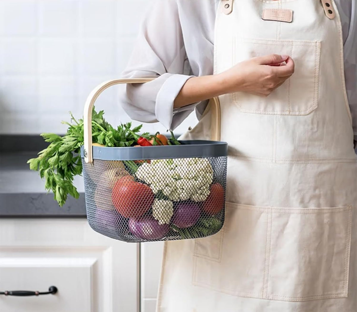 Metal Mesh Steel Basket, Storage Organizer Basket Multi-functional Hanging Kitchen Baskets Fruit Basket with Wooden Handle for Kitchen Bathroom Picnic Shopping Decor Cabinet Home, Grey