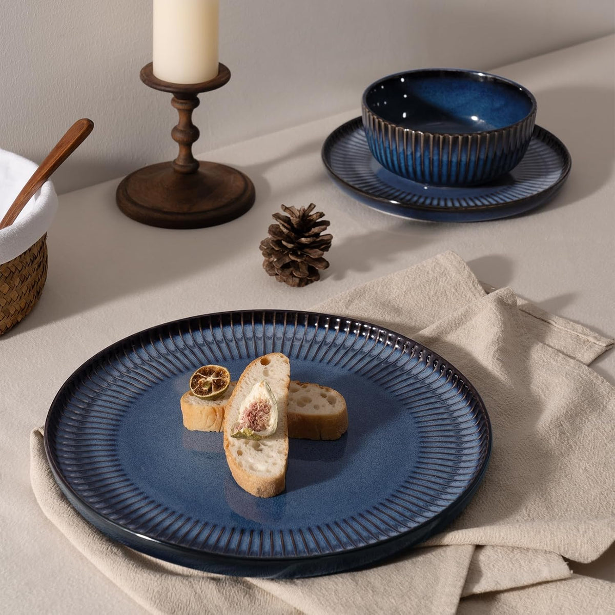 Famiware Starlight Dinnerware Sets, Plates and Bowls Dish Set of 6 (18 Pieces), Ribbed Textured Tableware - Dishwasher & Microwave Safe, Chip & Scratch Resistant, Reactive Glaze, Starry Blue
