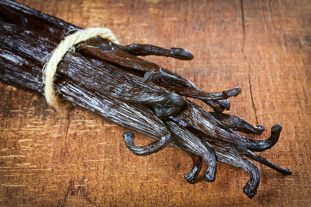 Homemade Vanilla Extract Kit | DIY | 1 Ounce of Premium Organic Madagascar Grade A Vanilla Beans 6-7 inches (Appoximately 8-10 Beans) with 8.5 oz Swing Top Glass Bottle